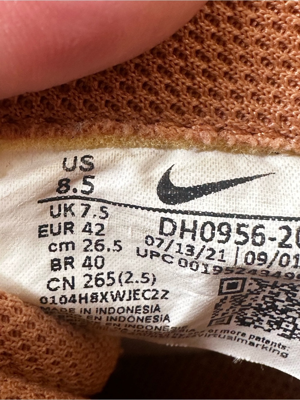 Nike Low-Top Suede Sneakers in Tan and Cream - Picture 7 of 7